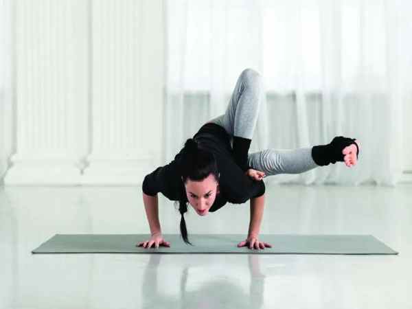 Tư thế con chuồn chuồn – Dragonfly Pose