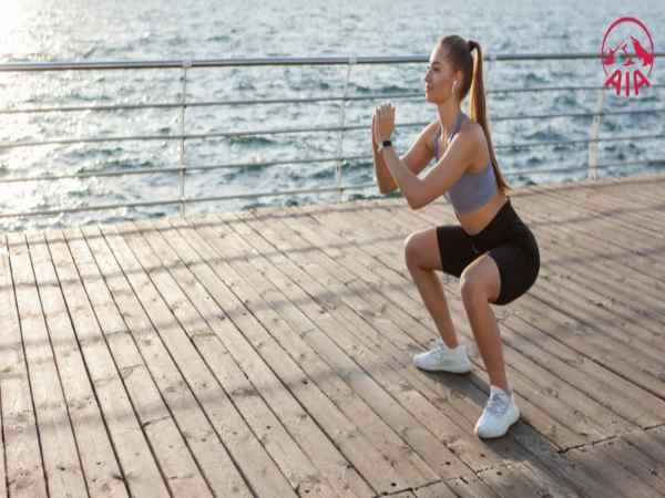 Bài tập squat cho vòng 2 để giúp bụng săn chắc