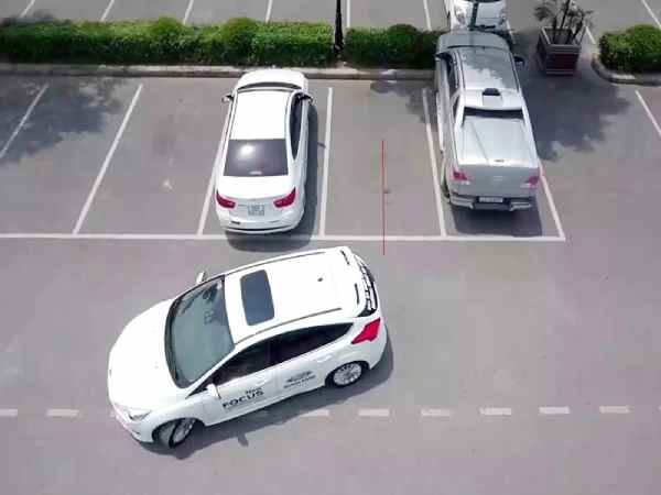 Kinh nghiệm lùi xe ô tô an toàn, đúng kỹ thuật