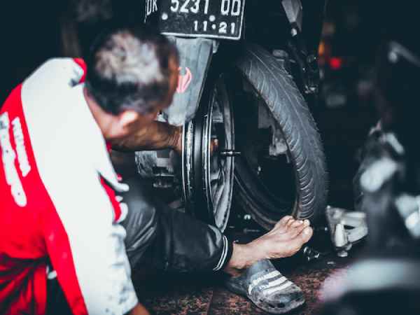 Cách phòng tránh lốp xe máy bị phù