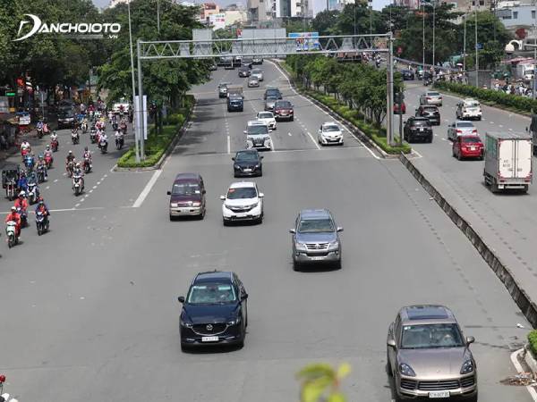 Khoảng cách an toàn giữa 2 xe là bao nhiêu?