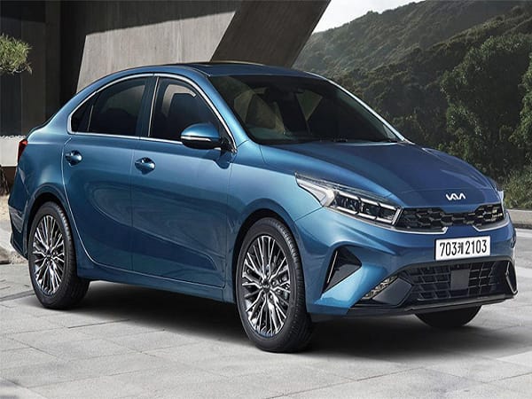 So Sánh Nội Thất Kia Cerato 1.6 Deluxe và Luxury: Tiện Nghi và Sang Trọng